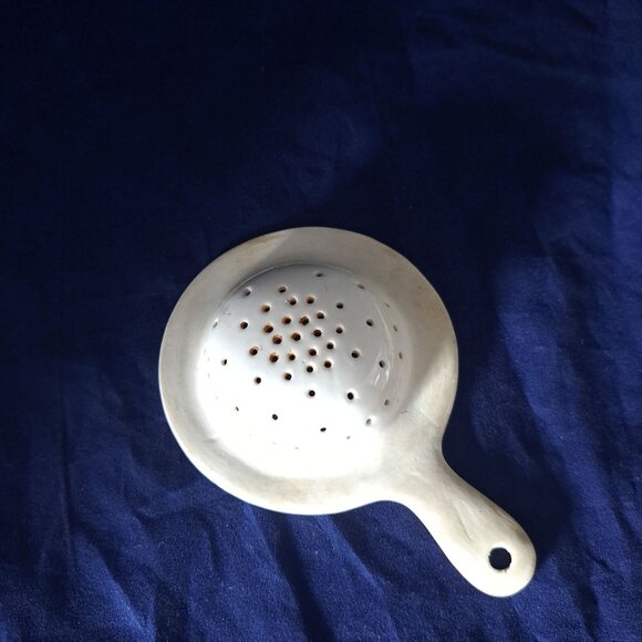 Nippon Hand Painted Porcelain Tea Strainer With Floral Design - Picture 4 of 11